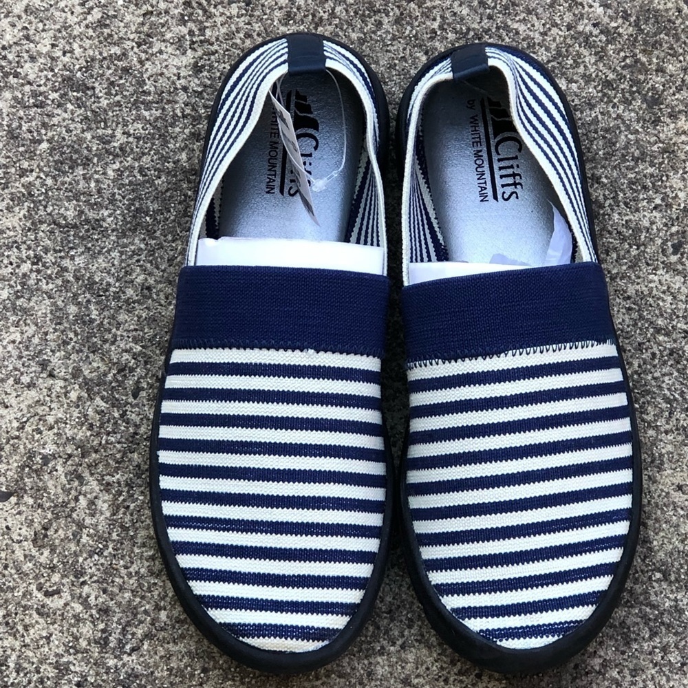 Cliffs by White Mountain Shoes - NEW
